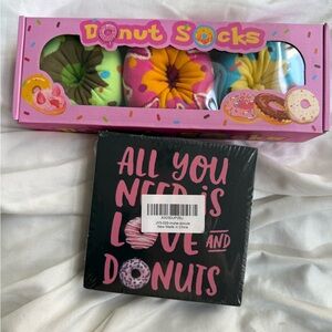 NWT donut lovers gift set Colorful Donut Socks Set wrapped donuts and canvas